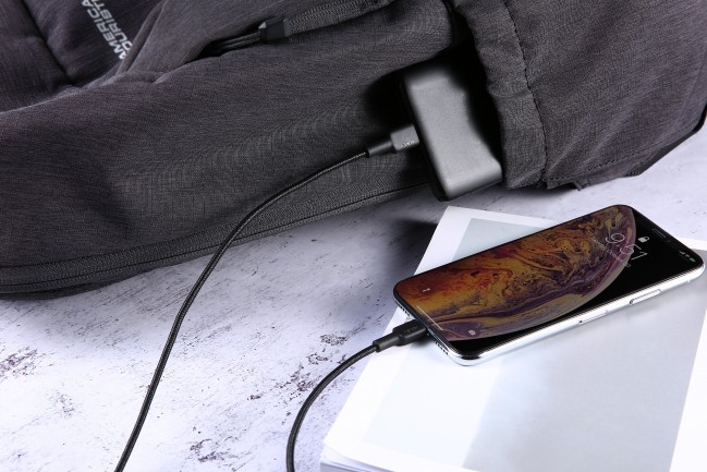 ᐅ • Aukey Braided USB-C naar Lightning kabel - 1.2m - Zwart | Snel en